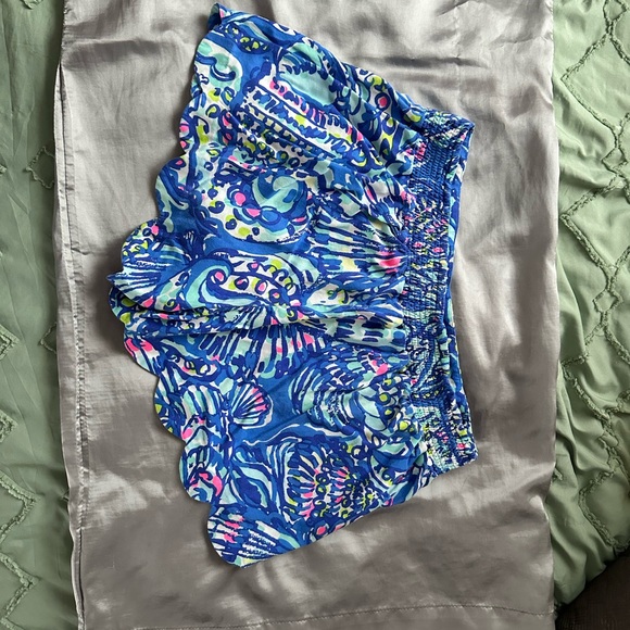 Lilly Pulitzer scalloped Medium shorts - Picture 2 of 5